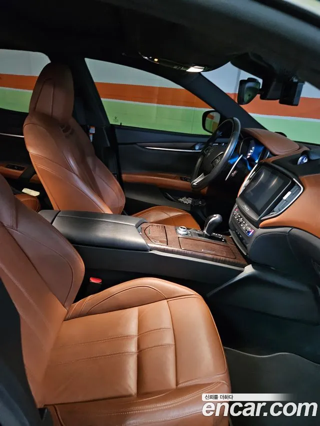 Maserati Ghibli 2018 thumb 9