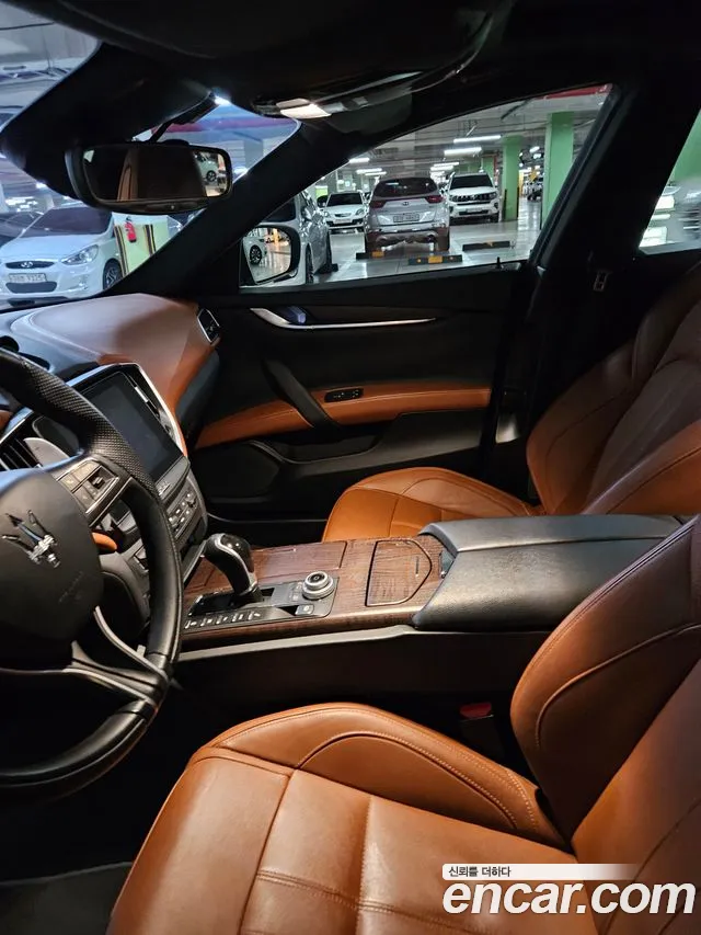 Maserati Ghibli 2018 thumb 10