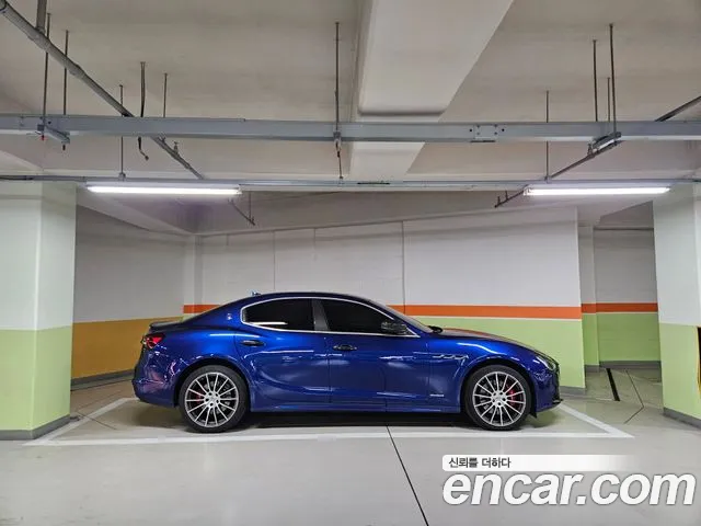 Maserati Ghibli 2018 thumb 12