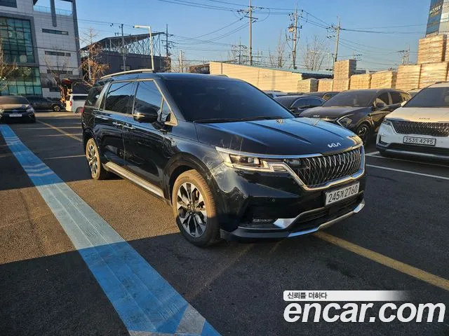 Kia Carnival 2023 thumb 2