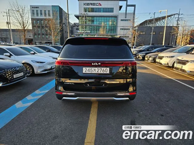 Kia Carnival 2023 thumb 3
