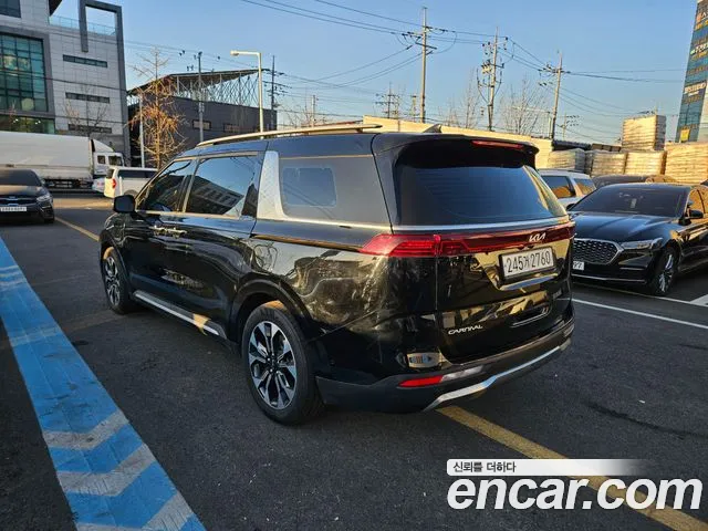 Kia Carnival 2023 thumb 4