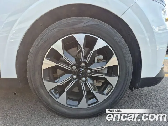 Kia Carnival 2020 thumb 5