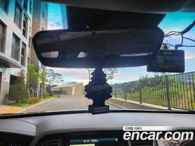 Genesis G80 2018 thumb 2