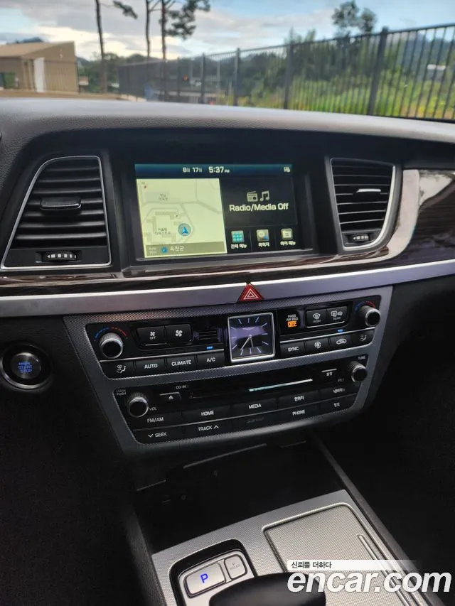 Genesis G80 2018 thumb 6
