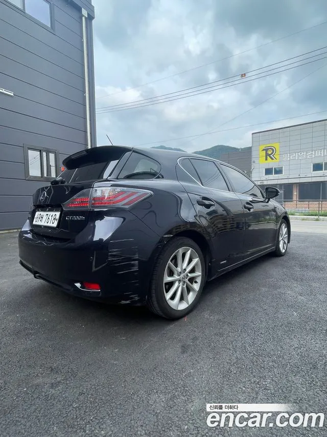 Lexus CT200h 2011 thumb 2