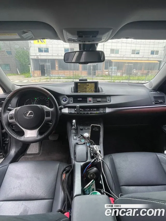 Lexus CT200h 2011 thumb 7