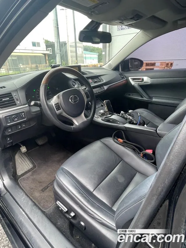 Lexus CT200h 2011 thumb 10
