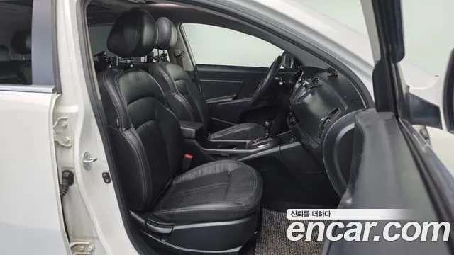 Kia Sportage 2010 thumb 11