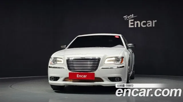 Chrysler 300C 2013 thumb 3