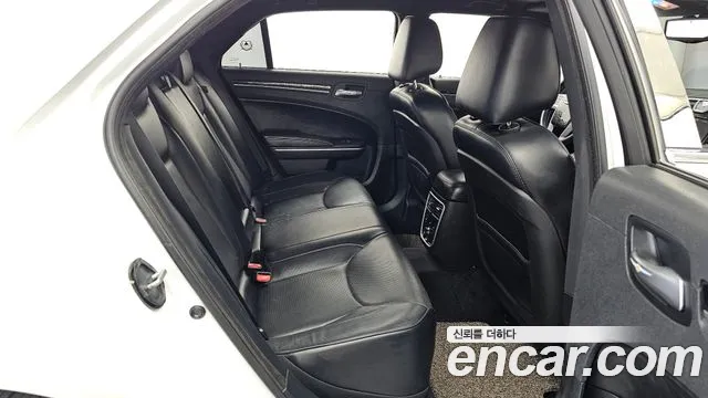 Chrysler 300C 2013 thumb 12