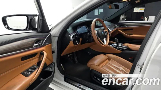 BMW 5 серии 2017 thumb 10