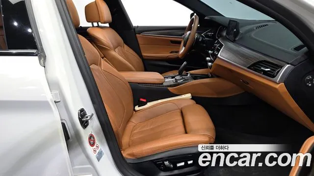 BMW 5 серии 2017 thumb 11
