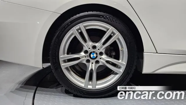 BMW 3 серии 2018 thumb 4
