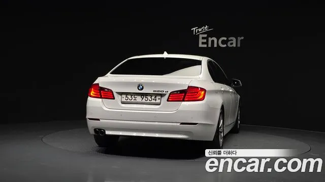 BMW 5 серии 2011 thumb 4
