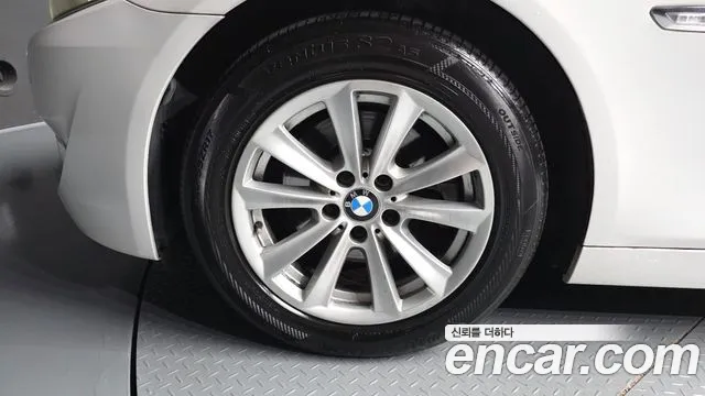 BMW 5 серии 2011 thumb 5