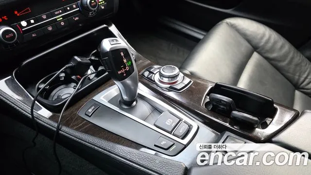 BMW 5 серии 2011 thumb 9