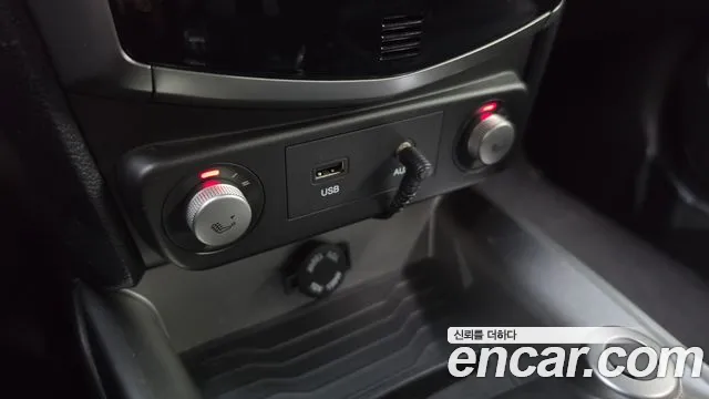 KGM Tivoli 2015 thumb 12