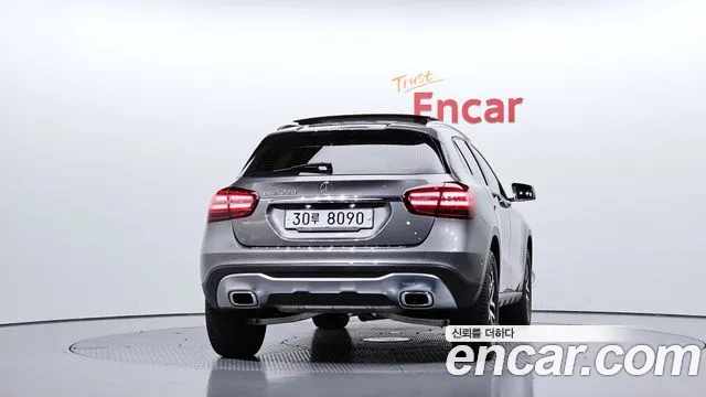 Mercedes-Benz GLA 2018 thumb 3