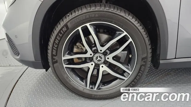 Mercedes-Benz GLA 2018 thumb 4