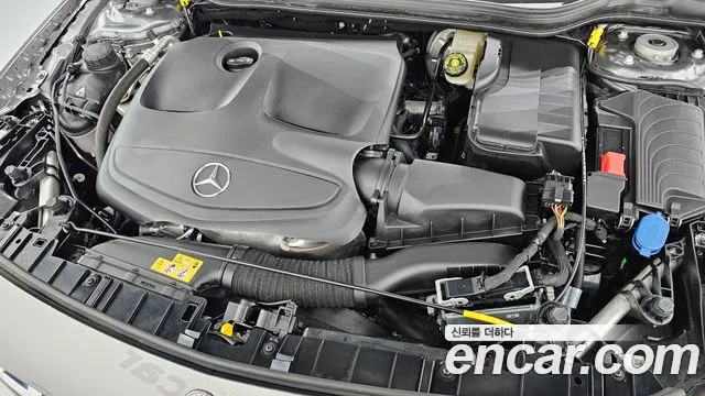 Mercedes-Benz GLA 2018 thumb 5