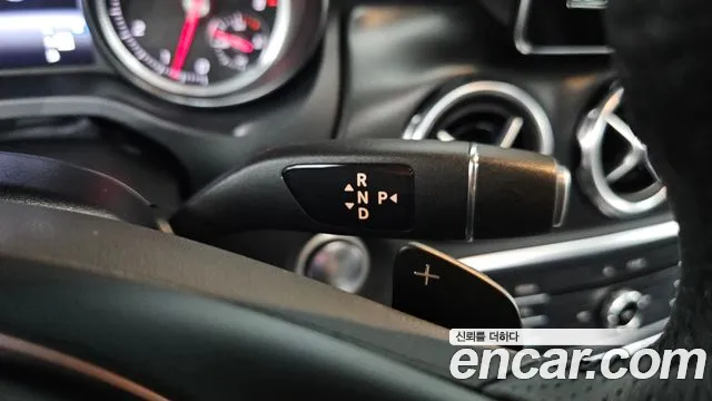 Mercedes-Benz GLA 2018 thumb 8