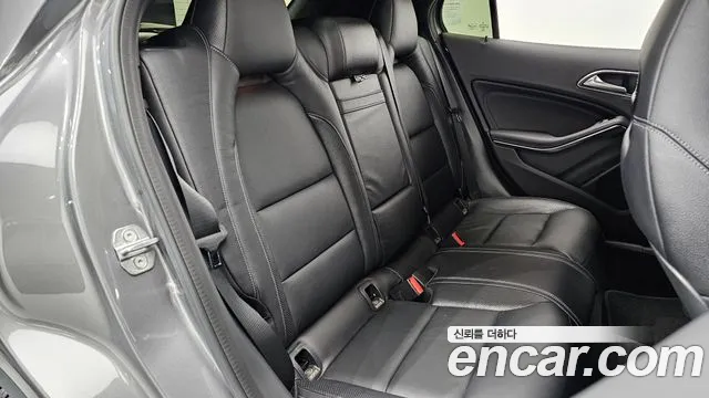 Mercedes-Benz GLA 2018 thumb 10