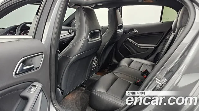 Mercedes-Benz GLA 2018 thumb 11