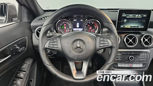 Mercedes-Benz GLA 2018 thumb 12