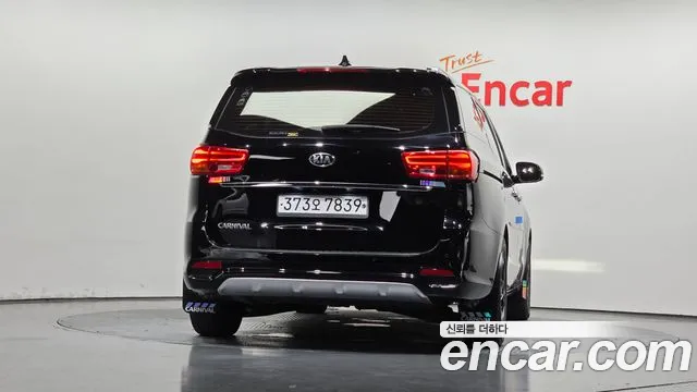 Kia Carnival 2019 thumb 4