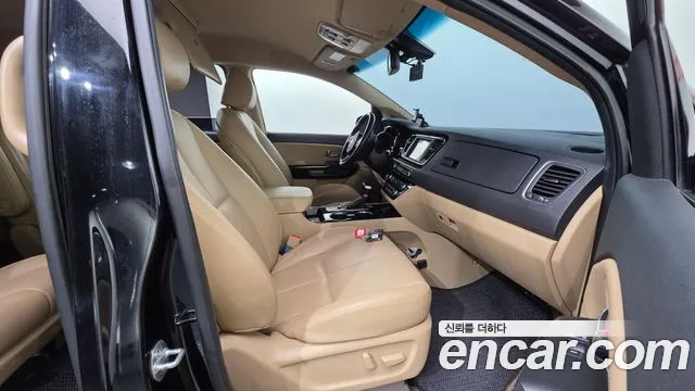 Kia Carnival 2019 thumb 10