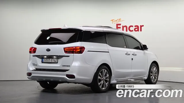 Kia Carnival 2018 thumb 2