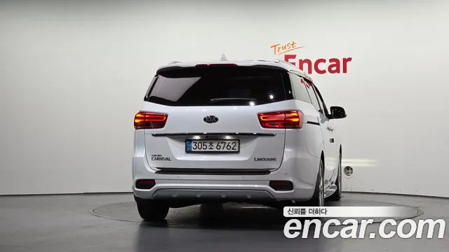 Kia Carnival 2018 thumb 4