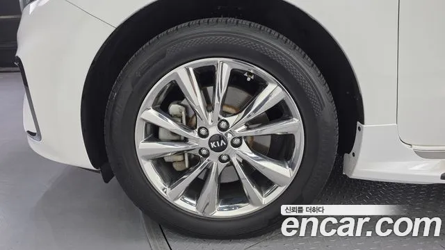 Kia Carnival 2018 thumb 5