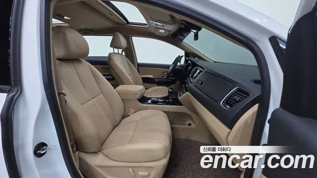 Kia Carnival 2018 thumb 10