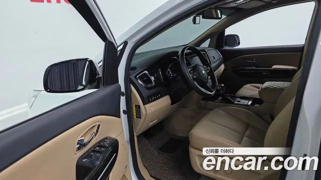 Kia Carnival 2018 thumb 12