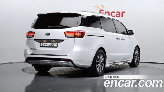 Kia Carnival 2016 thumb 2