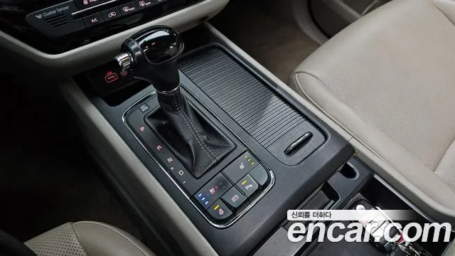 Kia Carnival 2016 thumb 9