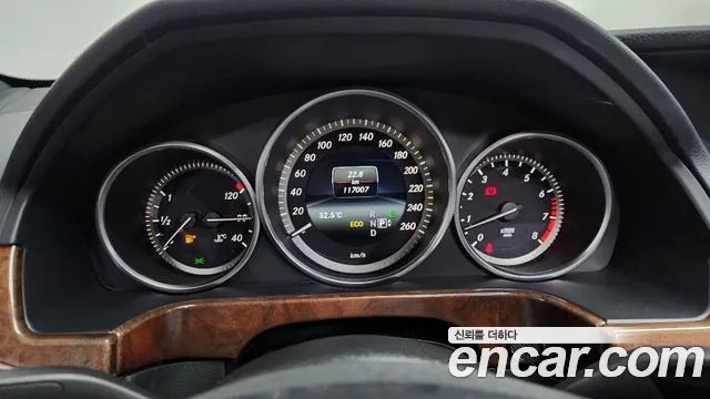 Mercedes-Benz E-Класс 2013 thumb 8