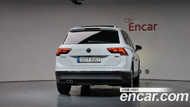 Volkswagen Tiguan 2018 thumb 3