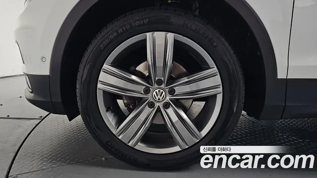 Volkswagen Tiguan 2018 thumb 4