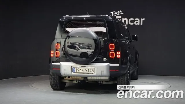Land Rover Defender 2022 thumb 4