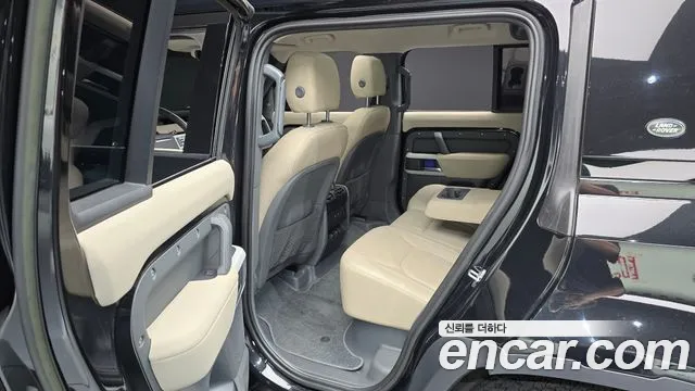 Land Rover Defender 2022 thumb 11