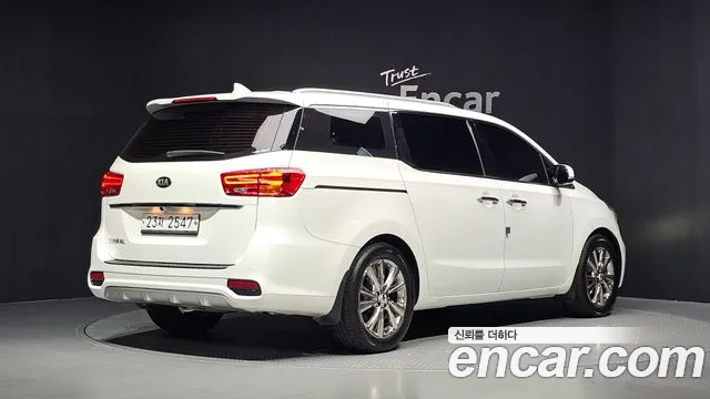 Kia Carnival 2019 thumb 2