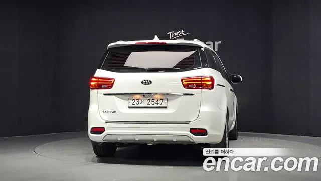 Kia Carnival 2019 thumb 4