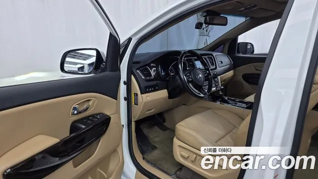 Kia Carnival 2019 thumb 10