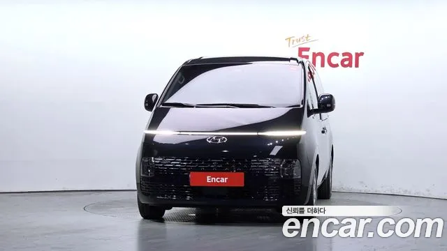 Hyundai Staria 2023 thumb 3