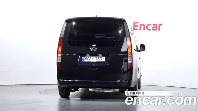 Hyundai Staria 2023 thumb 4