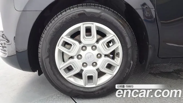 Hyundai Staria 2023 thumb 5