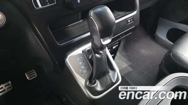 Hyundai Staria 2023 thumb 9
